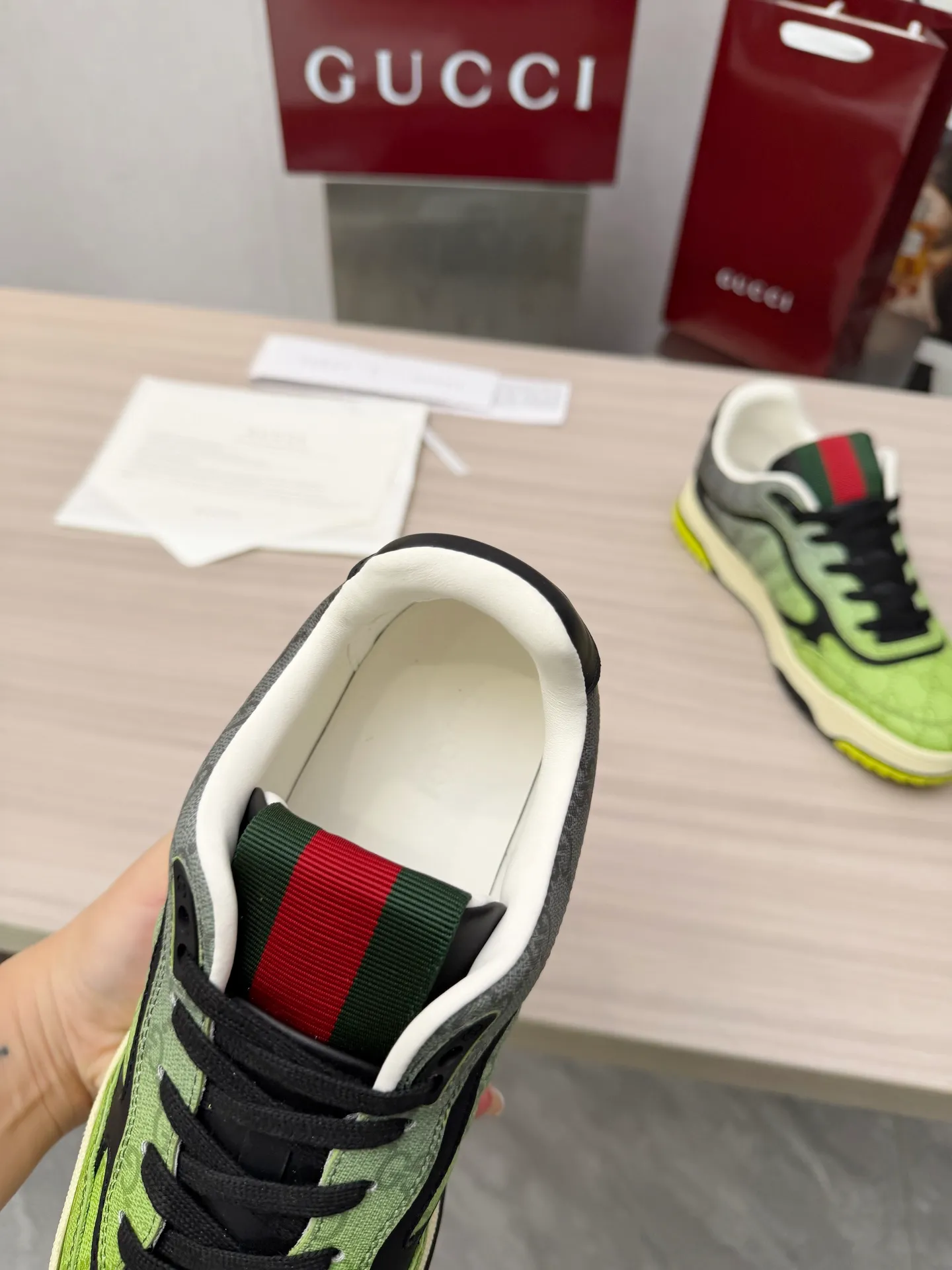 [G Home] P: 600💰 Men's Size: Men's 39-44 (45 custom-made) 🆕2025.GUCC Gucci original order quality The latest popular high and low top distressed couple sneakers series are shipped. Original purchase, development and production. This high and low top sneakers adopt a basketball-style silhouette design, cleverly integrated with hollow panels and distressed effects, showing unique ingenuity. The ingenuity incorporates brand logo details such as interlocking Double G styling accessories and Gucci lettering, a low-key tribute to the brand's design heritage. Exquisite packaging at the delivery counter 🛍📦 ▪️ Fabric: Original customized imported first-layer cowhide ▪️ Inner lining: Imported first-layer cowhide ▪️ Sole: Original molded two-color TPU sole ▪️ Sole thickness: 3cm